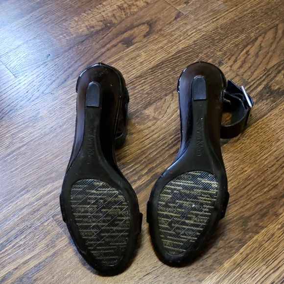 BRAND NEW/ NEVER WORN Calvin Klein black sandals - Picture 3 of 3